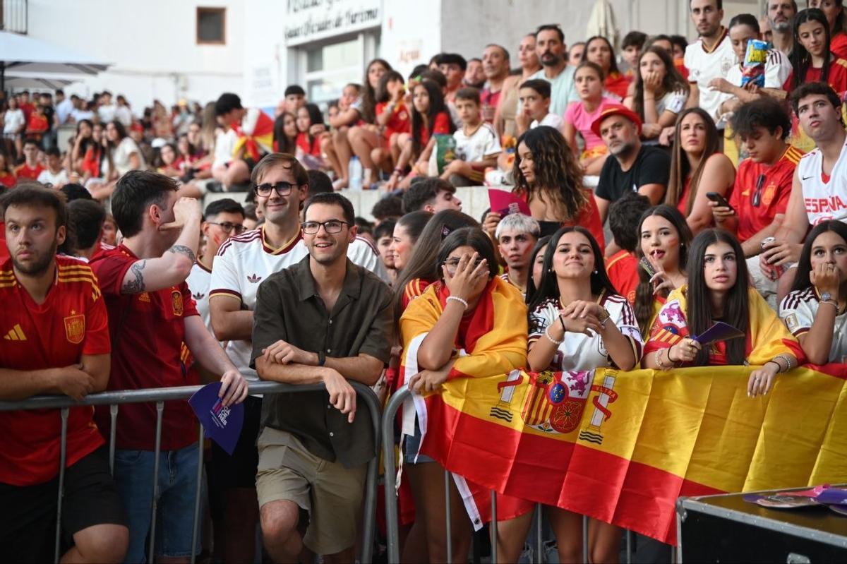 Fotogalería | Así se vive la final del Mundial 2026 en la Plaza Mayor de Cáceres Fotogalería | Así se vive la final del Mundial 2026 en la Plaza Mayor de Cáceres