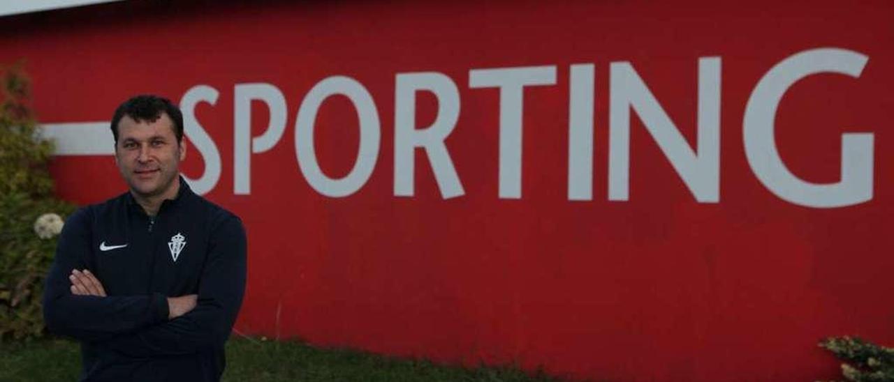 Juan Luna, en la Escuela de Fútbol de Mareo.