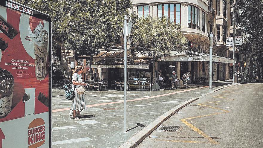 Parada sin taxis en la plaza de España durante el pasado verano