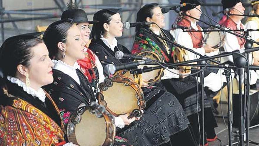 Temas gallegos tradicionales a ritmo de panderetas