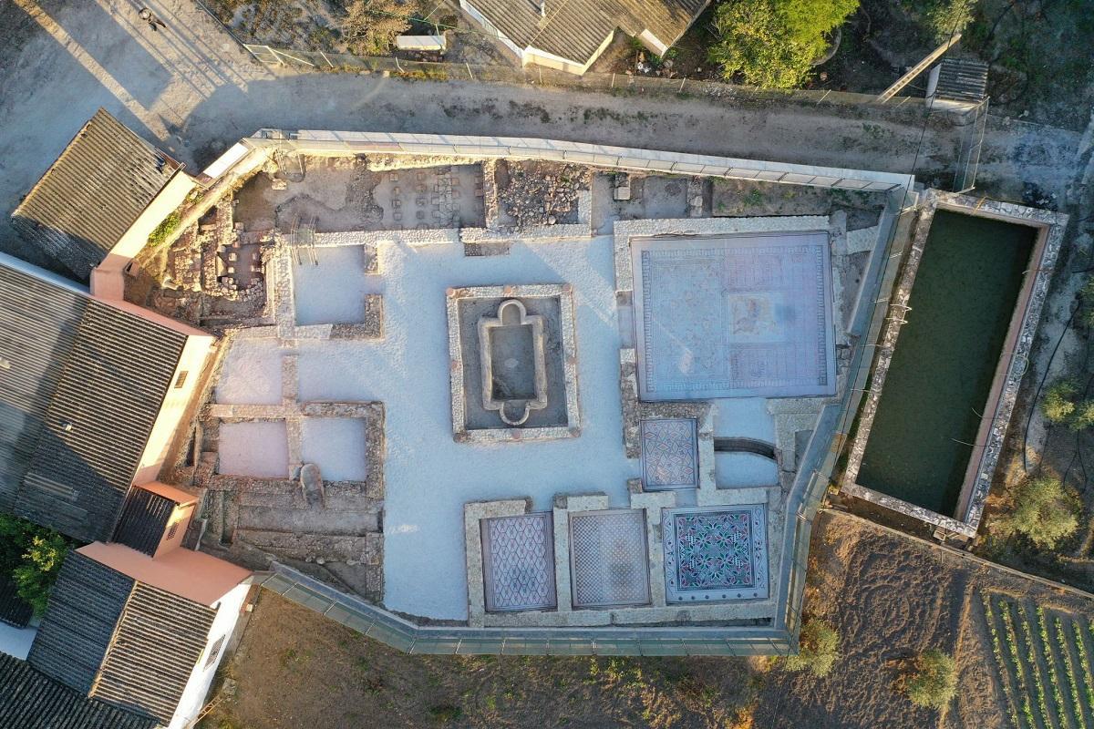 Vista aérea de la villa romana del Mitra.