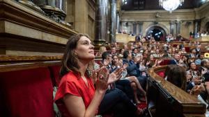 El Parlament delimita la definició de gran tenidor d’habitatges i dona més poder al Govern en els  aeroports