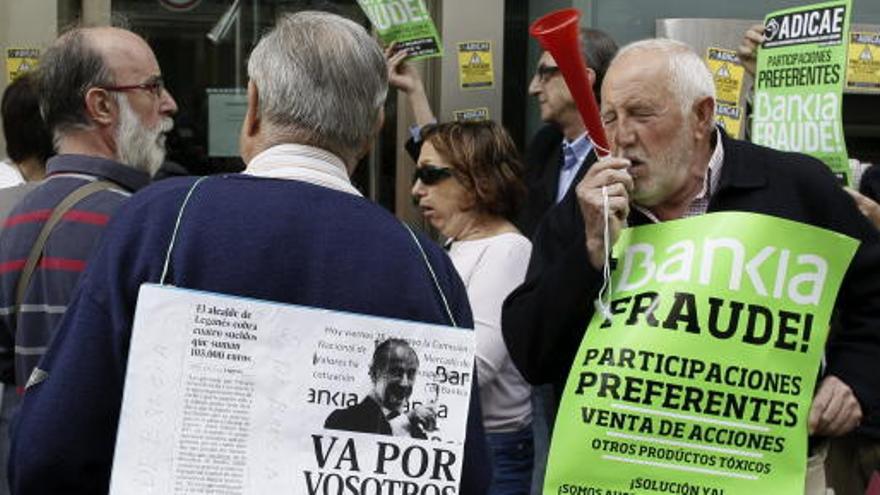 Afectados por las preferentes de Bankia.