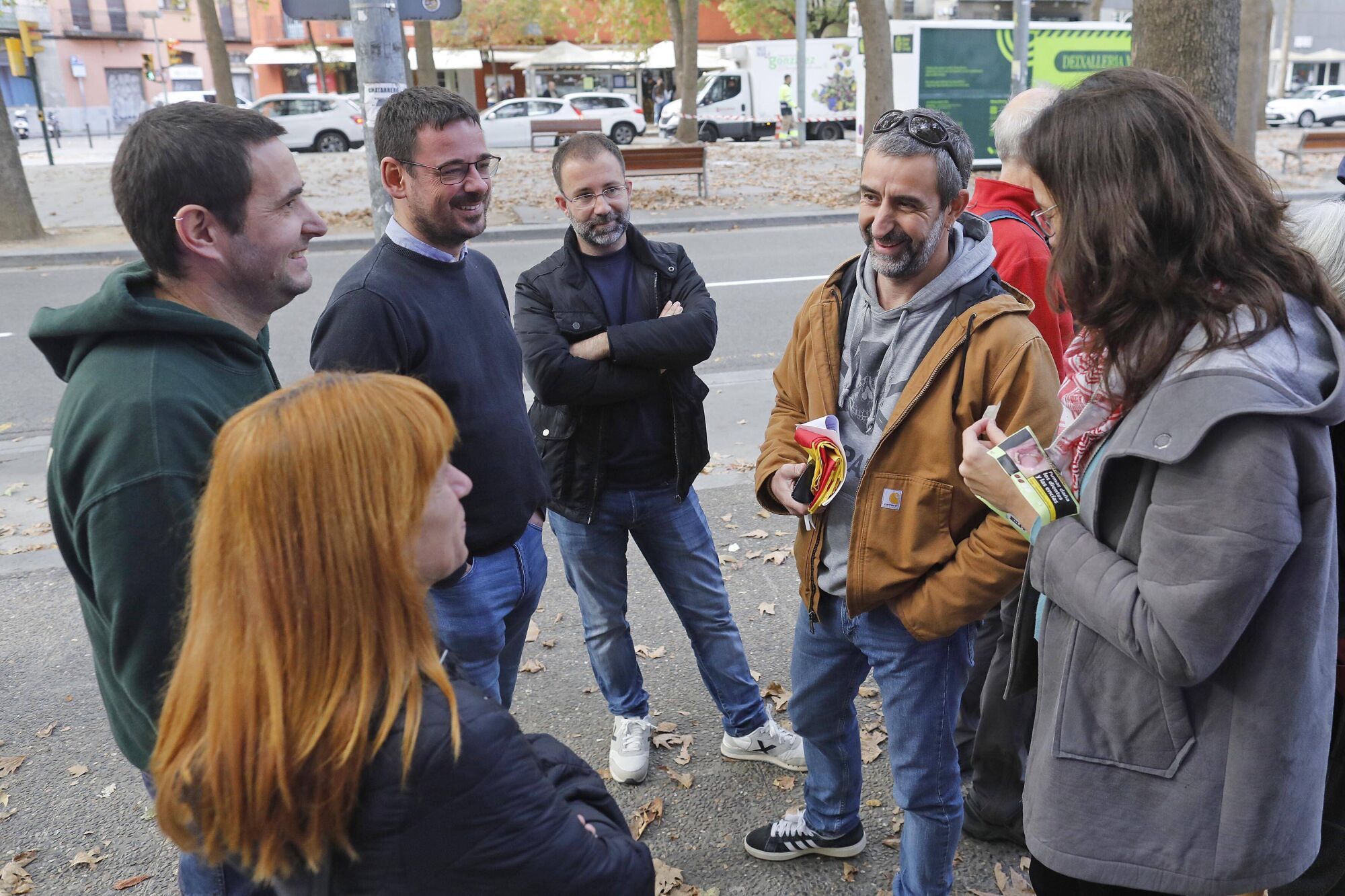 Girona. Jutjats. Concentracio de suport pel judici a dos investigats per cremar una bandera espanyola durant un concert d'Inadaptats de Fires de 2024. Oriol Pellicer acusat i regidor de Sant Gregori. Lluc Salellas.