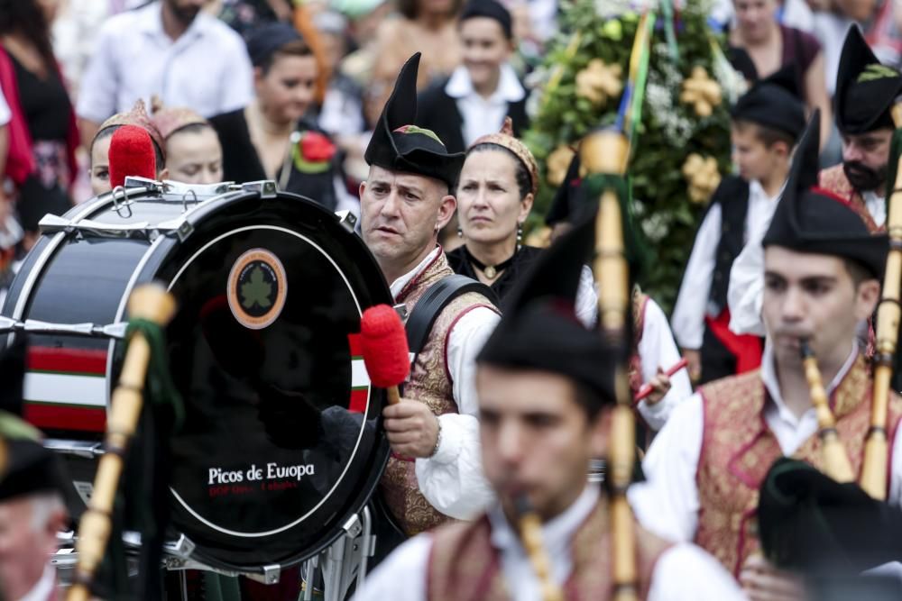 Procesión de la virgen de la salud y misa por las fiestas de Carreña de Cabrales