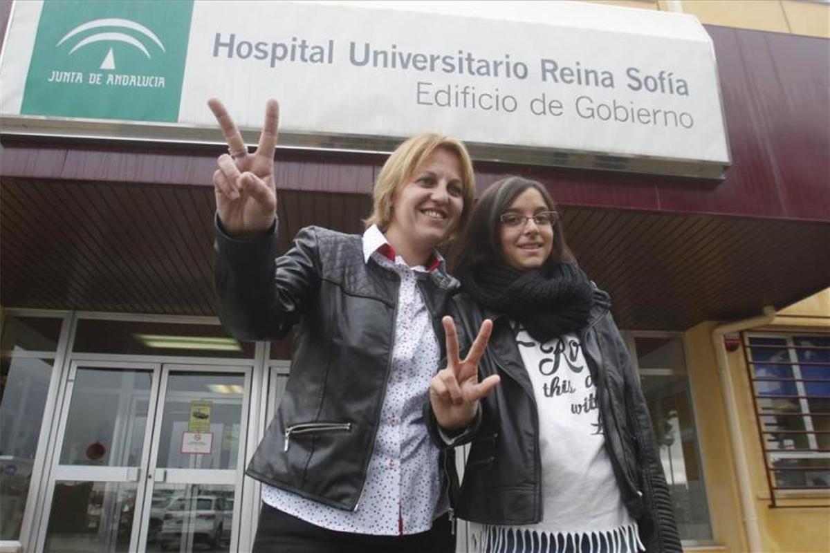 Una niña vive con su hígado y parte del de su madre tras un trasplante