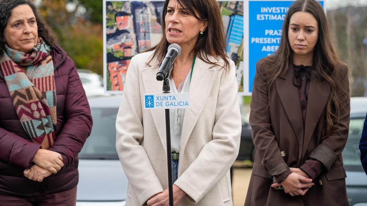 La conselleira de Vivenda presentando el proyecto en Vilaboa, Culleredo