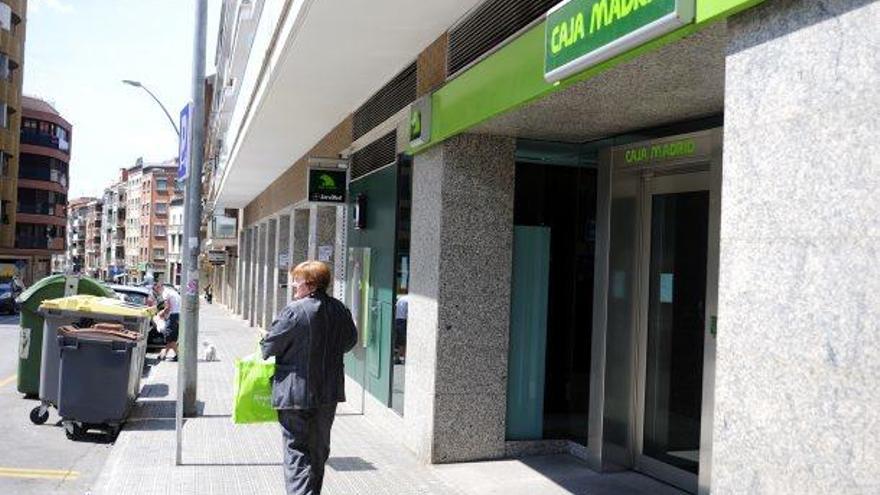 Una antiga oficina de Caja Madrid al carrer Barcelona de Manresa.