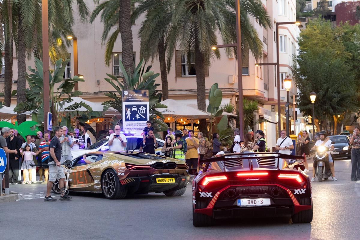 Todas las imágenes de los superdeportivos Gumball 3000 en Ibiza