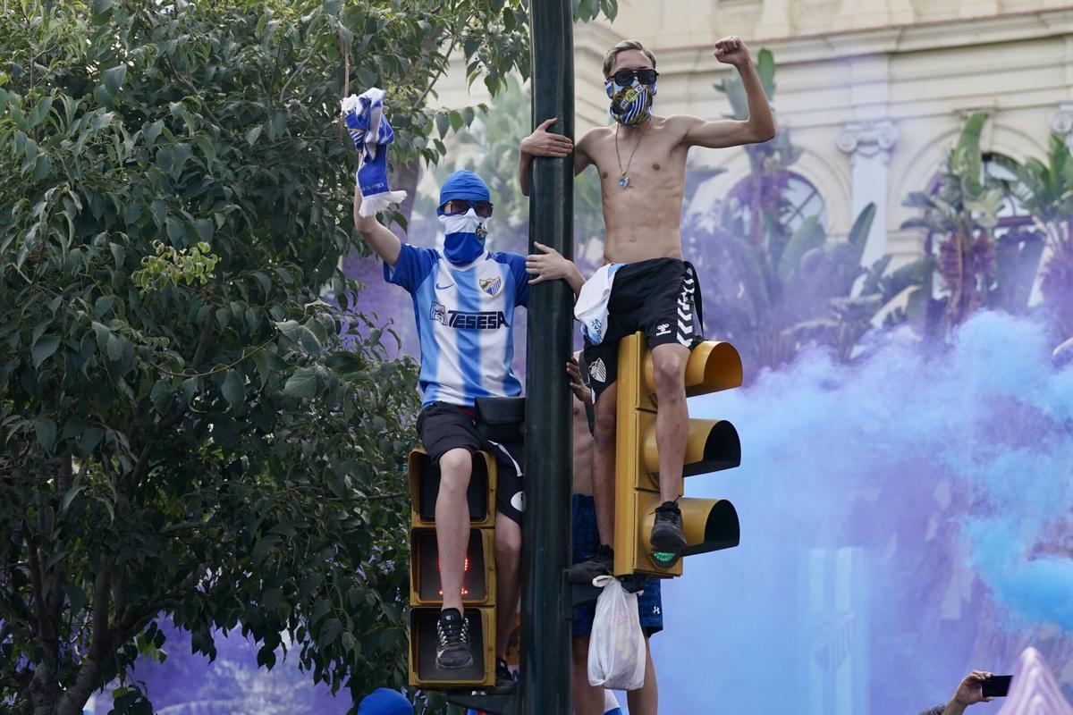 El malaguismo se echa a la calle: las mejores imágenes de la rúa del Málaga CF