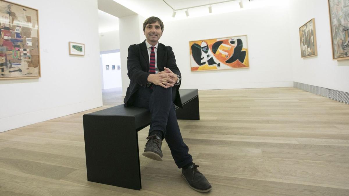 Alfonso Palacio, en una de las salas del museo. | Miki López