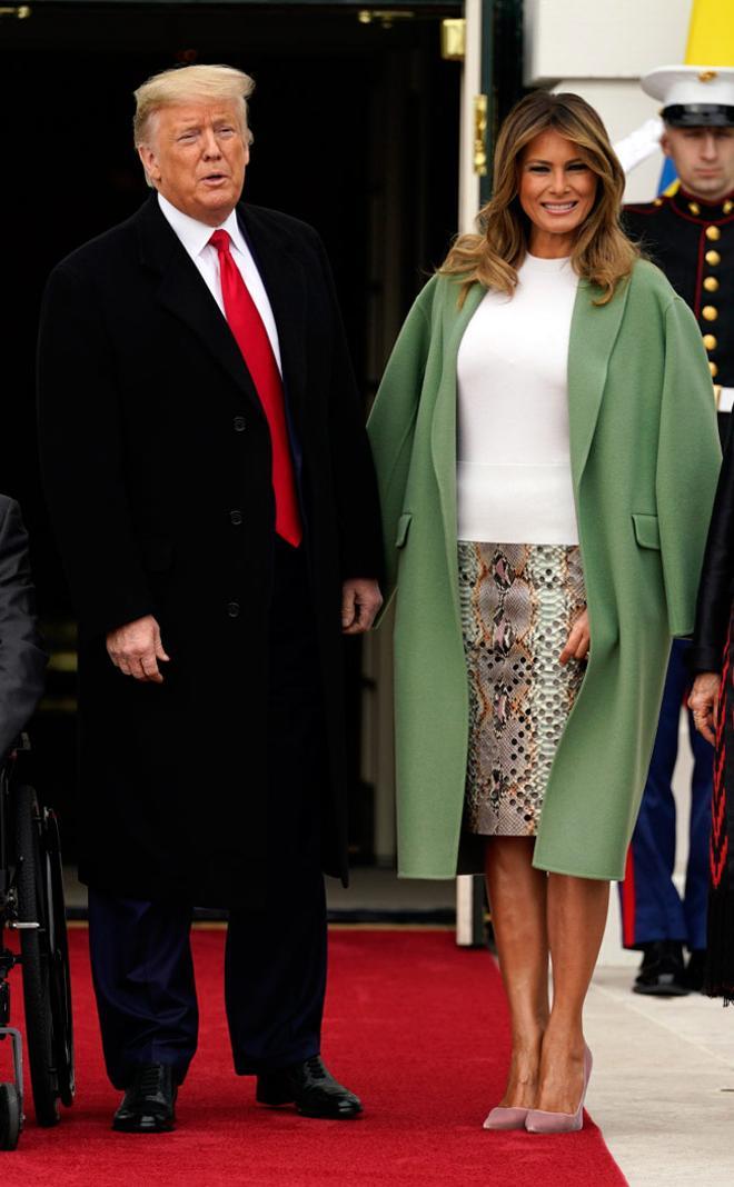 Melania Trump, con falda de estampado de serpiente de Salvatore Ferragamo
