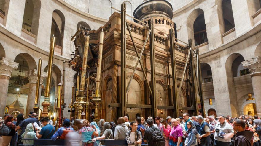 Retiran el andamiaje británico de la tumba de Jesús