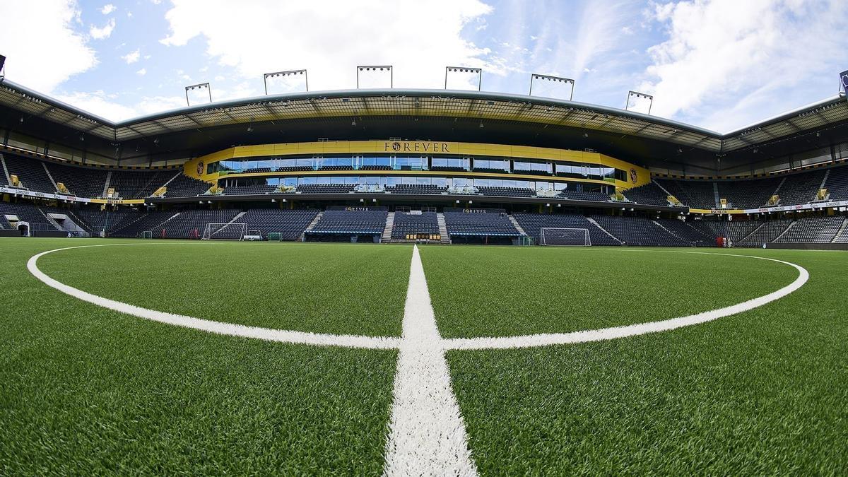 El Wankdorfstadion o Stade de Suisse, escenario del Young Boys-Villarreal: es de césped artificial.