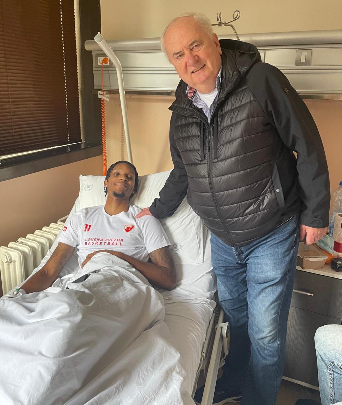 Boza Maljkovic visitó a Tyson Carter en el hospital.
