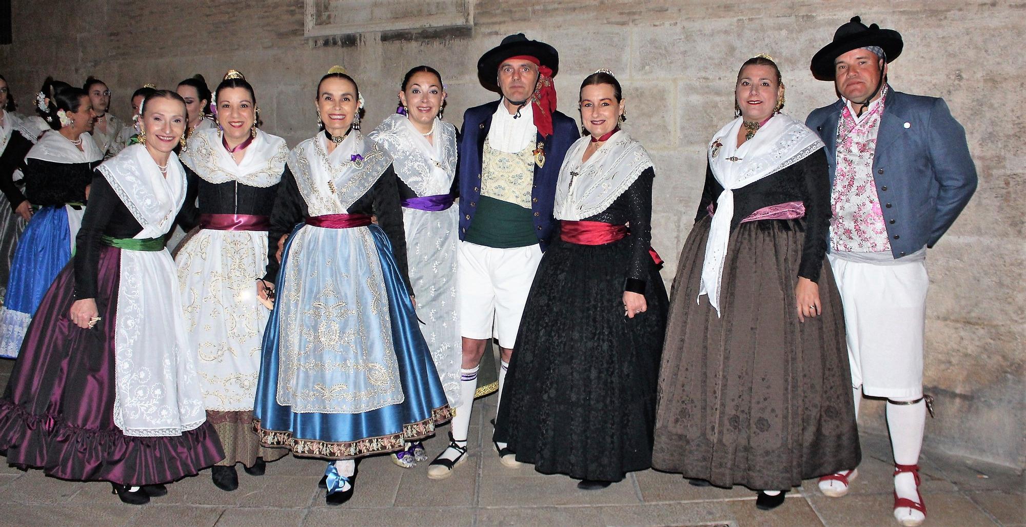 Búscate en los cuadros de baile de las comisiones en la "Dansà de les Falles"