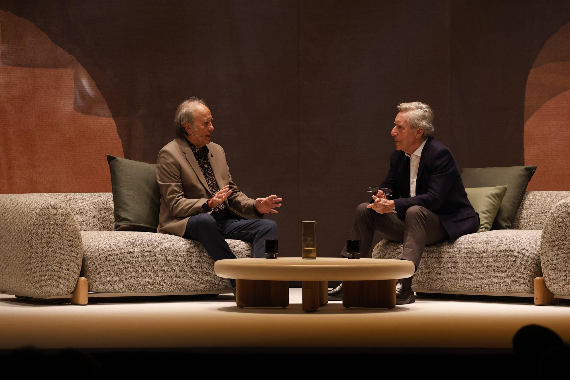 Así fue el encuentro entre Serrat e Iñaki Gabilondo en Gijón.