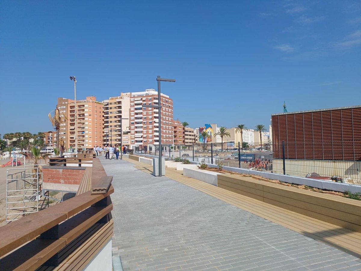 Así luce el nuevo paseo del puerto de Benicarló.