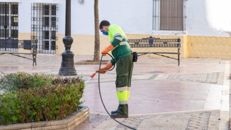 Marbella reducirá el baldeo y el riego para ahorrar agua