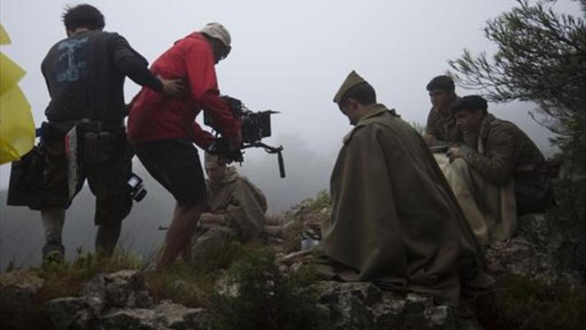 RODAJE 8 Un momento de la filmación de 'Ebre, del bressol a la batalla', en la sierra de Pàndols.