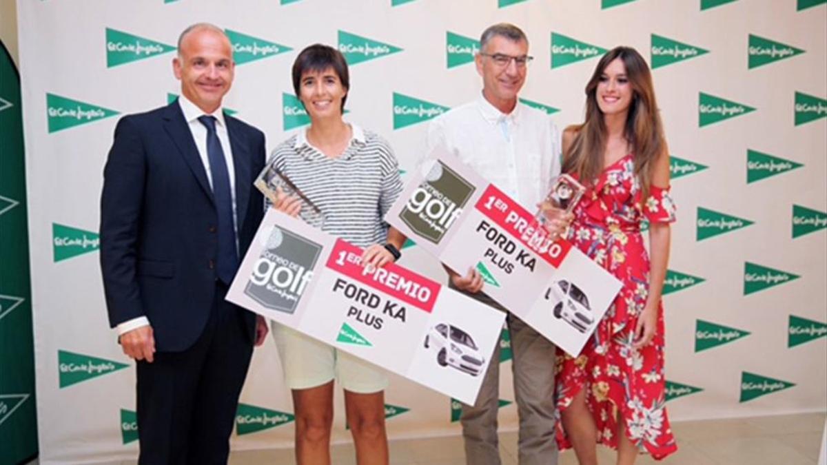 Los ganadores de Peralada, recogiendo el premio de campeones