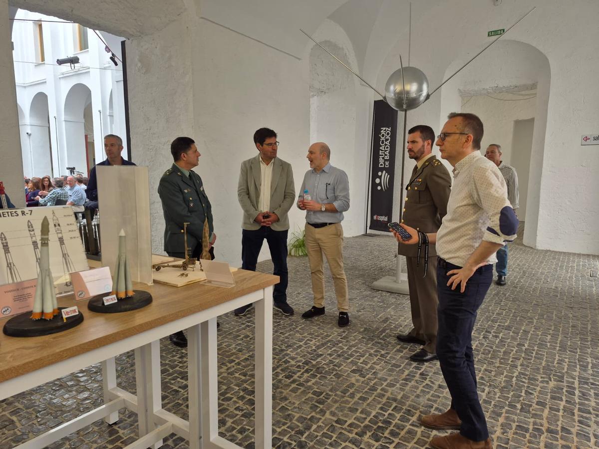Inauguración de la exposición 'La conquista del espacio 1956 -2026' en el Centro Vivo.