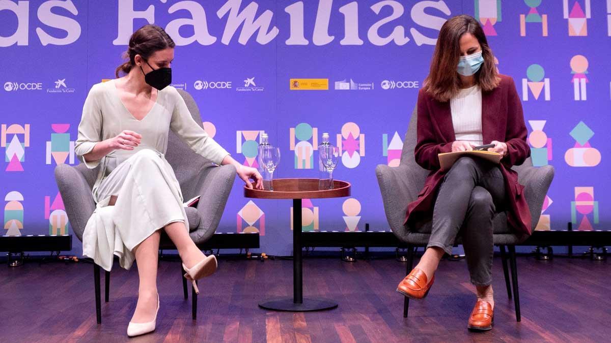 Irene Montero e Ione Belarra en la presentación de un Libro Blanco de protección familiar