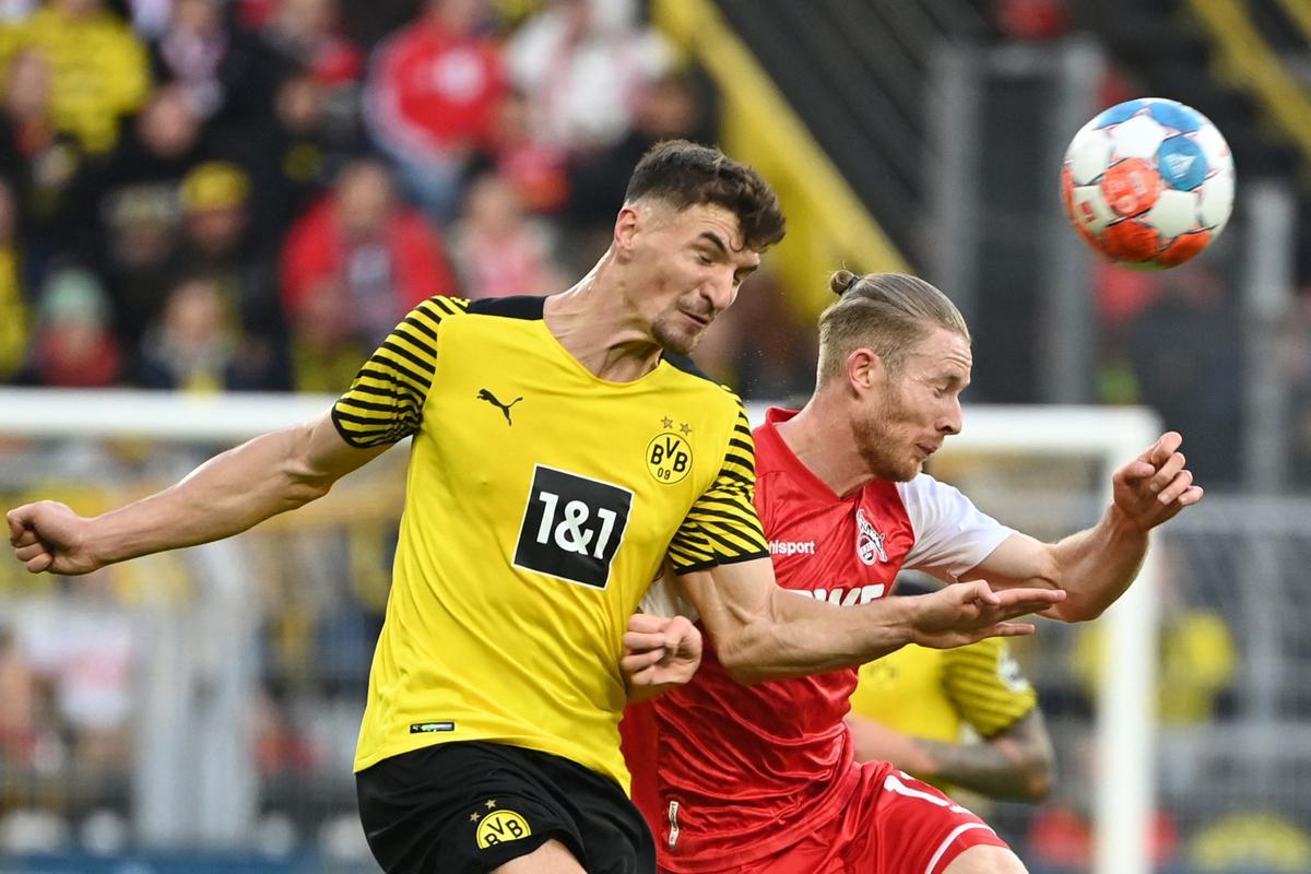 Meunier: Es una de las opciones de mercado que maneja el Barça para poder reforzar el lateral diestro, la pata más débil de la defensa azulgrana Meunier: Es una de las opciones de mercado que maneja el Barça para poder reforzar el lateral diestro, la pata más débil de la defensa azulgrana