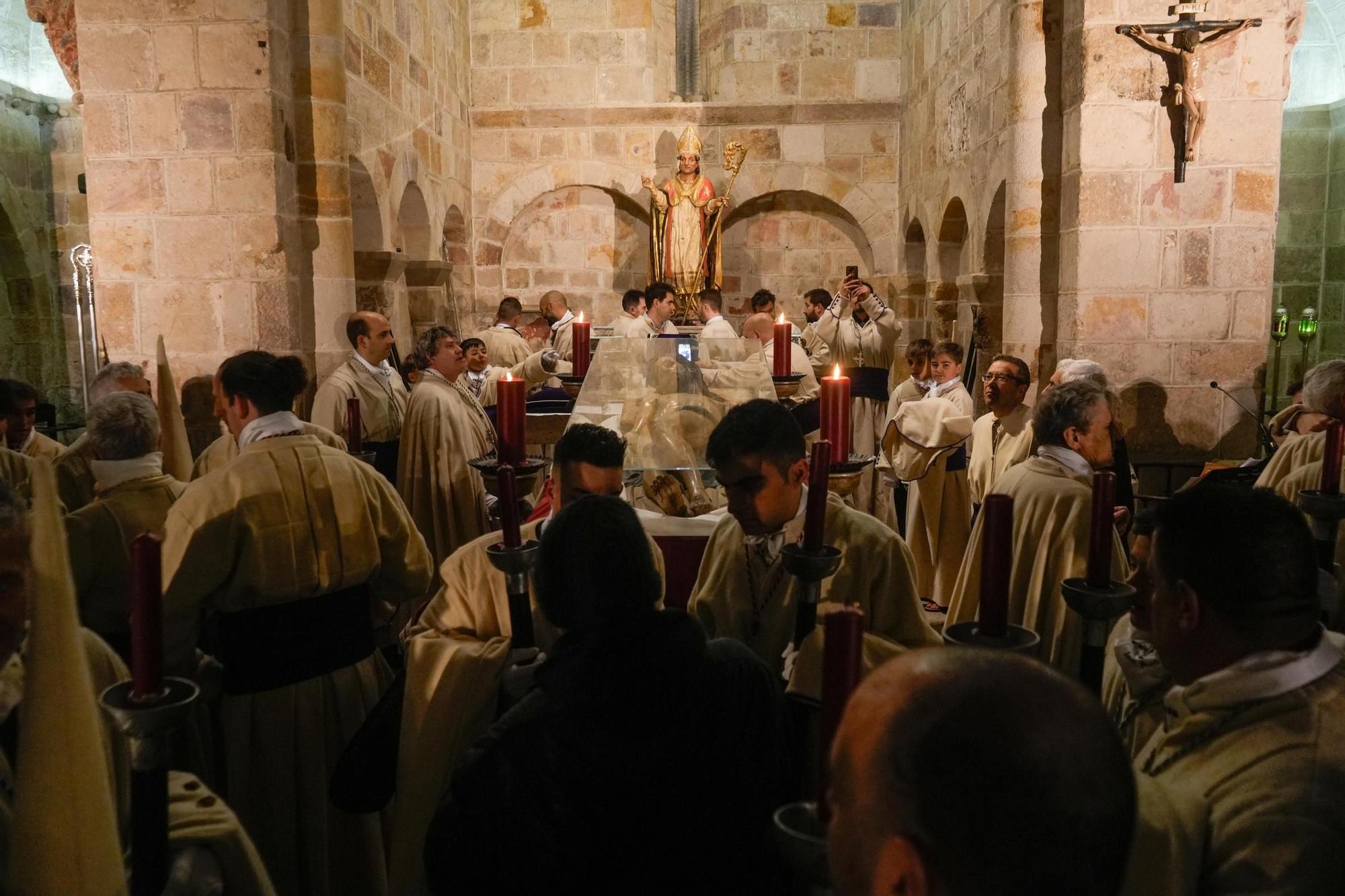 GALERÍA | La procesión del Yacente, en imágenes