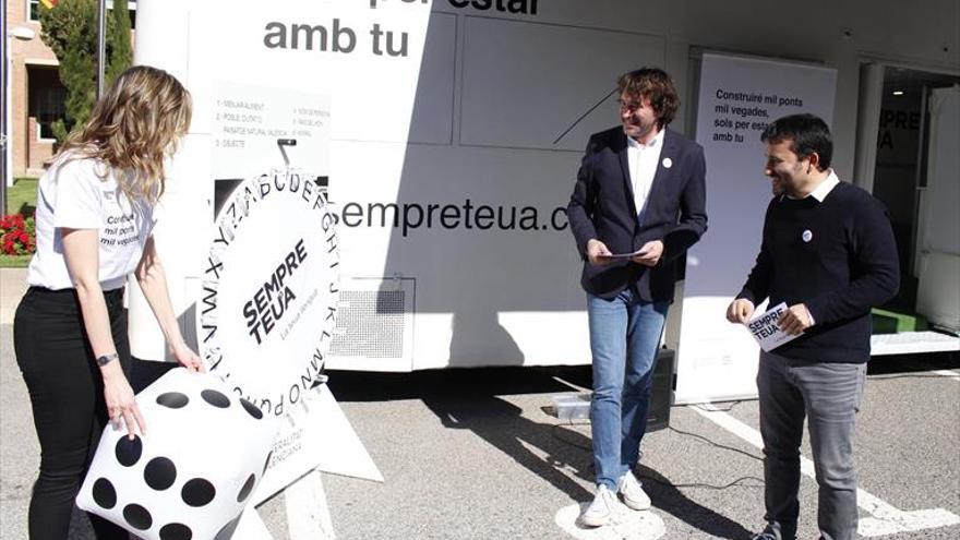 El Bus de la llengua recorre tota la província per a difondre el valencià