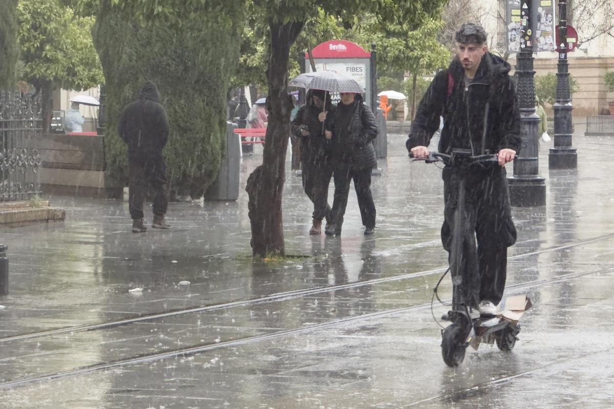 La borrasca Jana se debilita, pero las intensas lluvias desbordan numerosos cauces