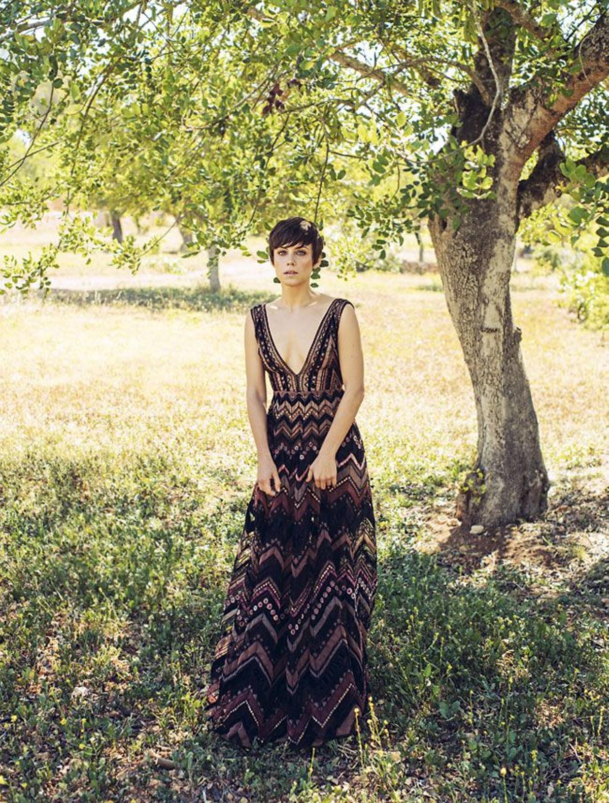 Aura Garrido con vestido largo de la colección de otoño de Dior en Ibiza