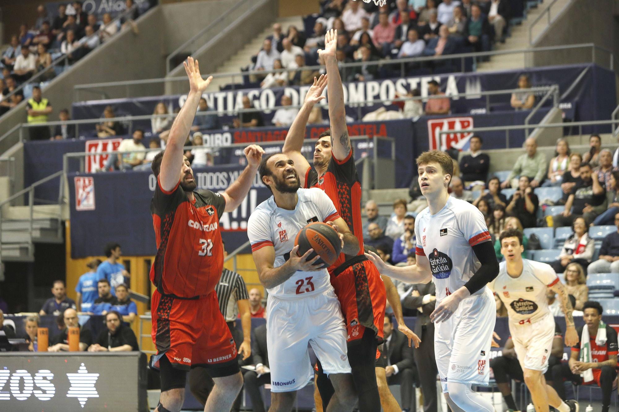 Monbus Obradoiro - Covirán Granada: las imágenes del partido