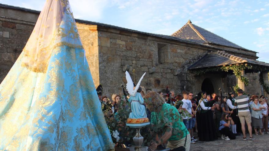 Ofrenda a la Virgen de la Encarnación en Palacios de Sanabria