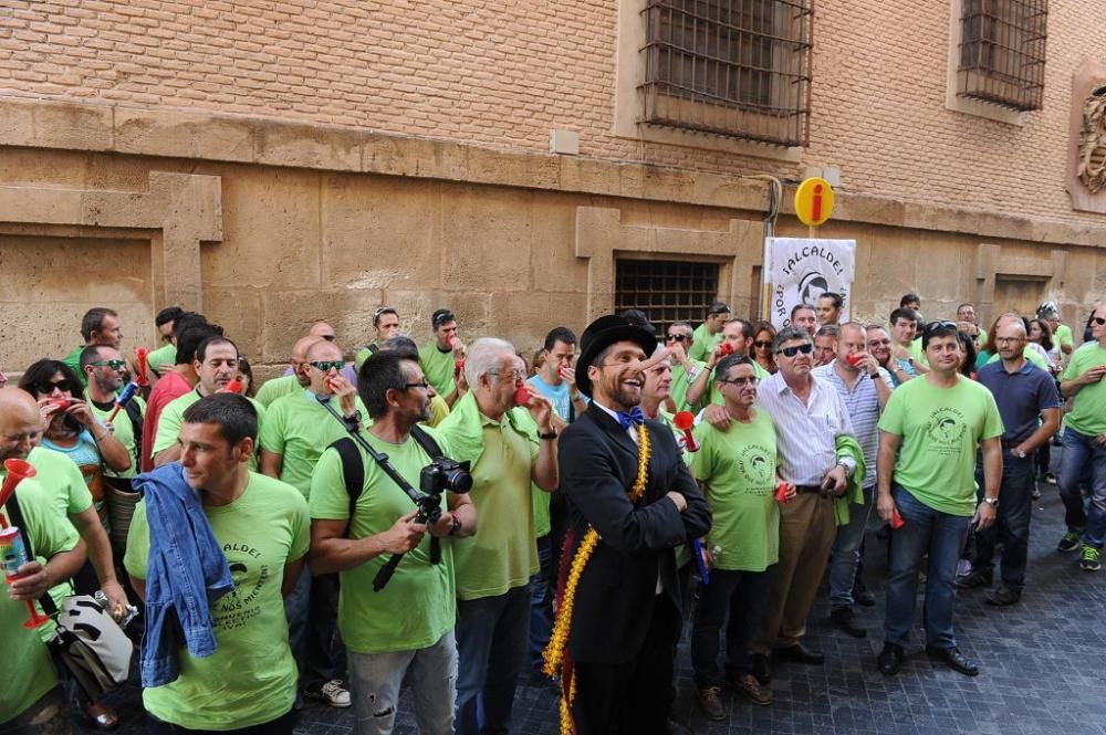 Pleno municipal con protesta