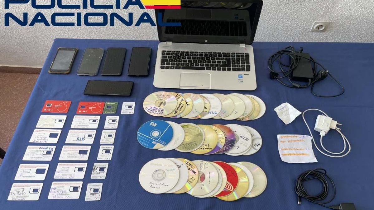 Material intervenido al detenido en su vivienda, que la Policía Nacional sigue analizando.