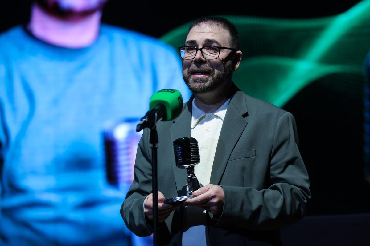Héctor Escandell, galardonado en los XIV Premios Onda Cero, en el Teatro Pereyra.