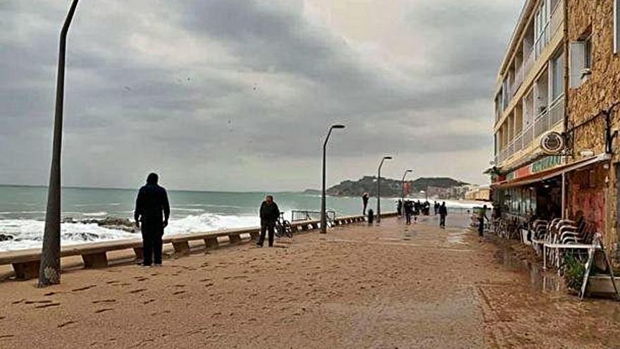 L&#039;estat en què va quedar el passeig Marítim de Lloret.