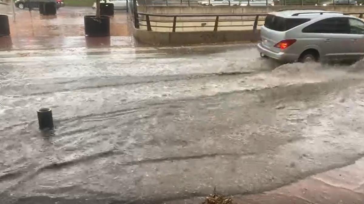 Una tromba de agua pilla por sorpresa a los murcianos.
