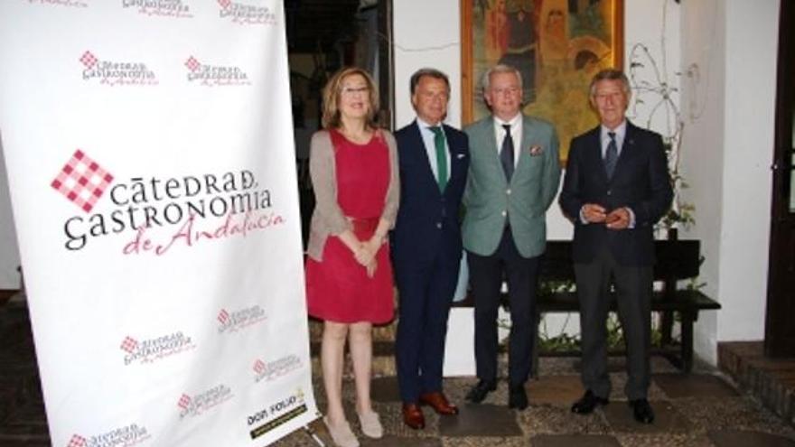 El recuerdo a García Baena marca la clausura de la Cátedra de Gastronomía