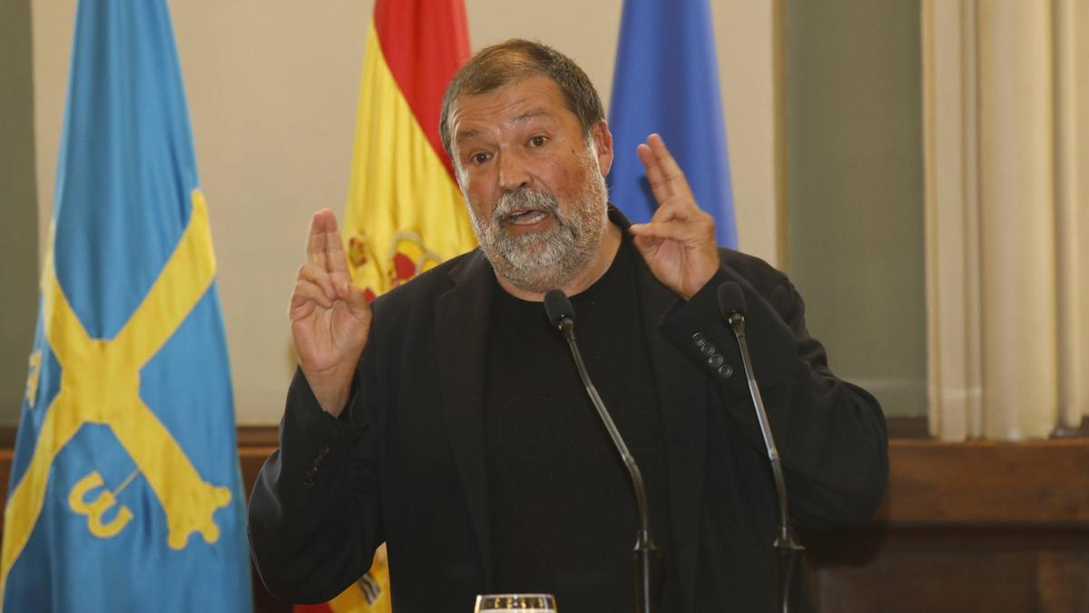 Francisco Caamaño, durante su ponencia, en Oviedo, este martes.