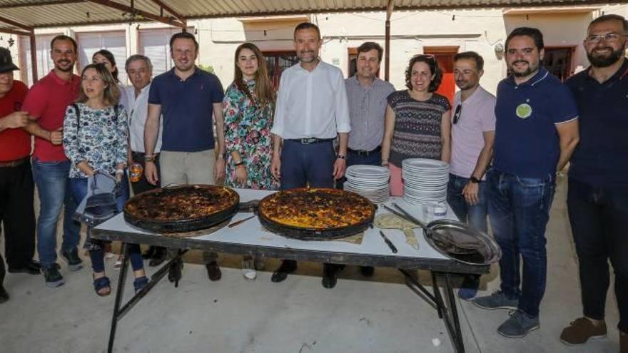 Los candidatos a las municipales, ayer en el tradicional encuentro gastronómico ilicitano.