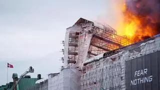 Incendio en la Bolsa de Copenhague hoy: sigue la última hora del fuego, en directo