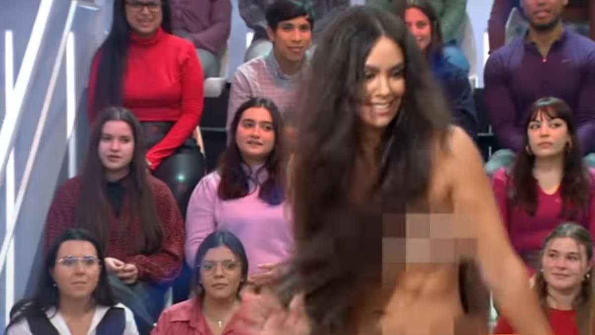 Cristina Pedroche se pasea sin ropa por los platós de Antena 3 antes de dar  las Campanadas