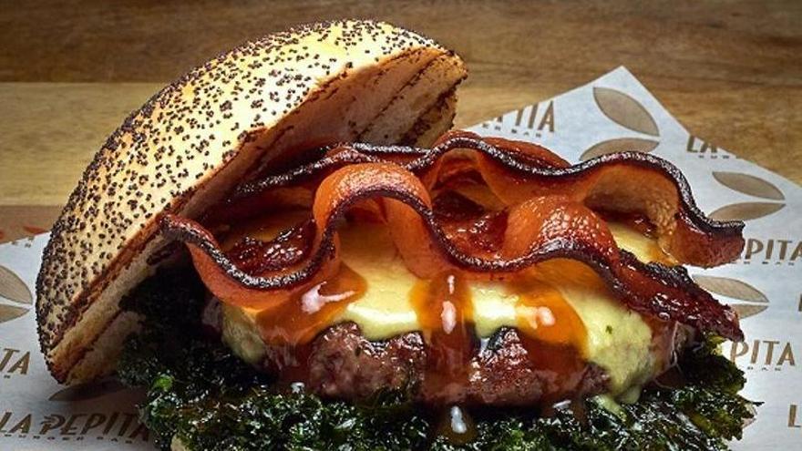 La Pepita Bar de Santiago reconocida como Hamburguesa Estrella