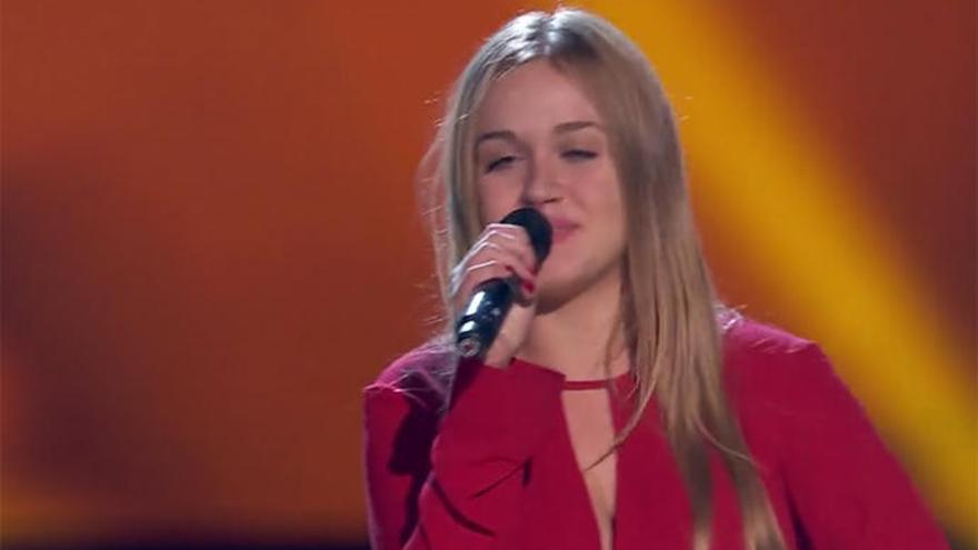 Lorena Santos canta &#039;No me doy por vencido&#039; y pasa de &#039;La Voz Kids&#039; a &#039;La Voz&#039;