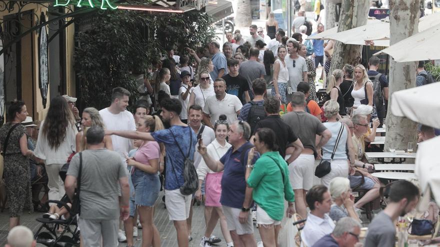 Operation Wolke: die Urlauber sorgen für überfüllte Straßen und Plätze auf Mallorca