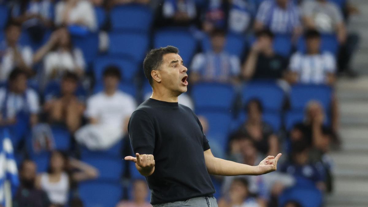 El entrenador del Girona Míchel Sánchez durante el partido de LaLiga entre la Real Sociedad y el Girona, este domingo en el estadio Reale Arena.