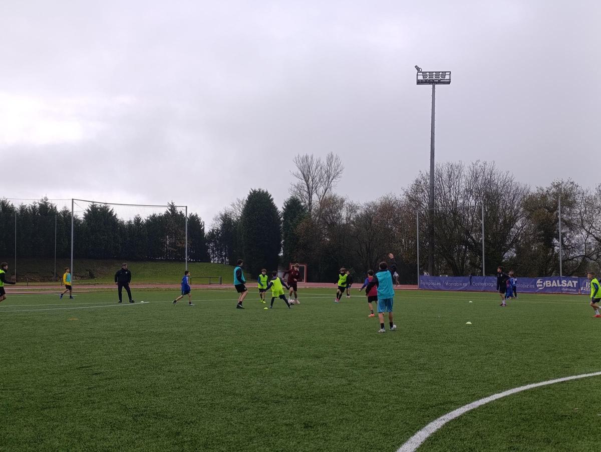 Montse Tomé comparte la Nochebuena con los niños del Atlético de Lugones