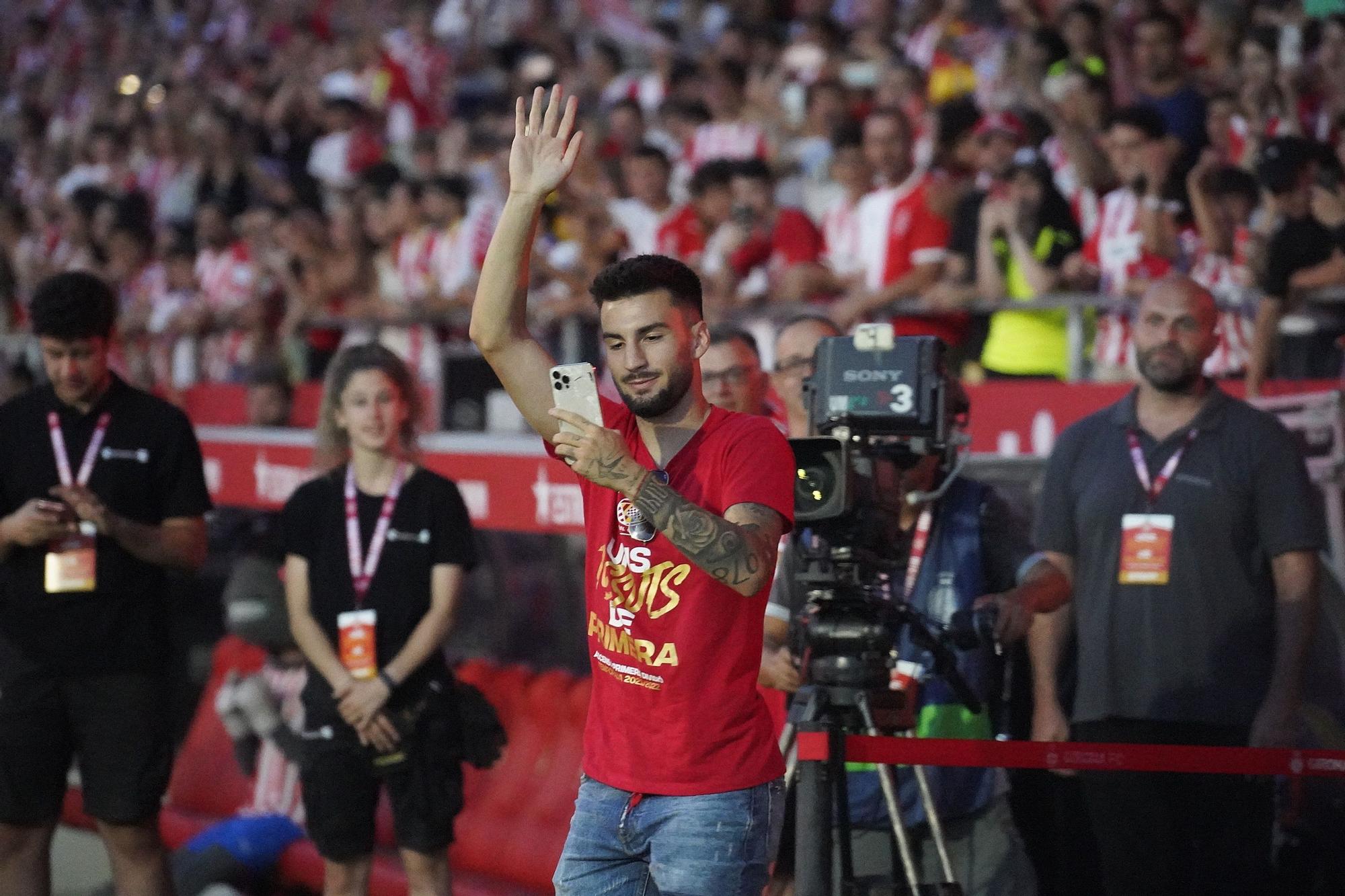 Les millors imatges de la rua de celebració del Girona i el Bàsquet Girona